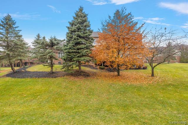 Builiding view seventy three for 26566 Anchorage, Novi, MI. 48374