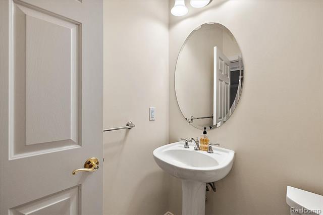 Builiding view twenty nine for 26566 Anchorage, Novi, MI. 48374