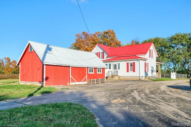 Builiding view fifty five for 5537 Old State, North Branch, MI. 48461