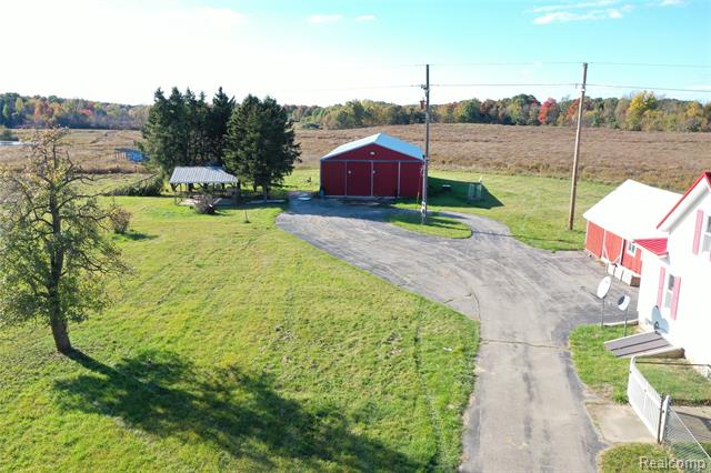 Builiding view fifty two for 5537 Old State, North Branch, MI. 48461