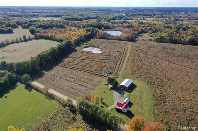 Builiding view five for 5537 Old State, North Branch, MI. 48461