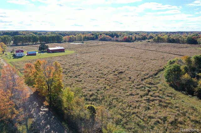 Builiding view forty seven for 5537 Old State, North Branch, MI. 48461