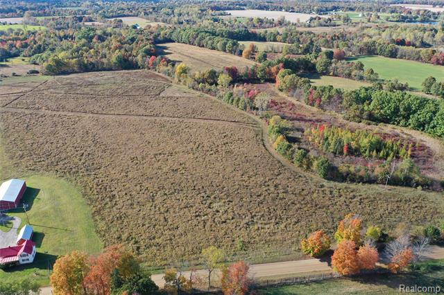 Builiding view four for 5537 Old State, North Branch, MI. 48461