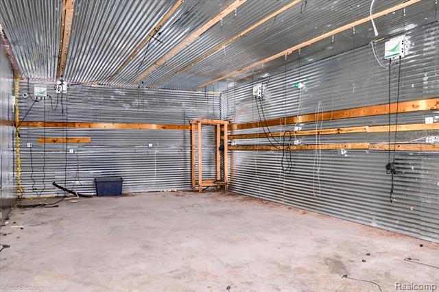 Builiding view twenty nine for 5537 Old State, North Branch, MI. 48461