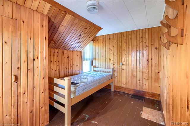 Builiding view twenty one for 5537 Old State, North Branch, MI. 48461