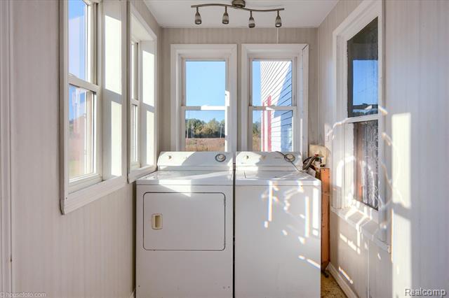 Builiding view twenty for 5537 Old State, North Branch, MI. 48461