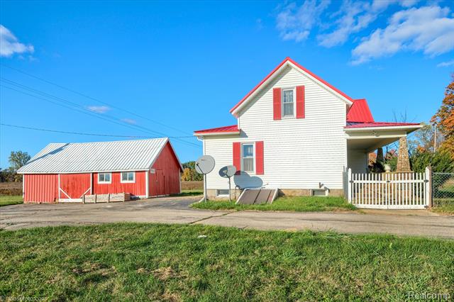 Builiding view two for 5537 Old State, North Branch, MI. 48461