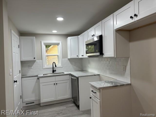 Builiding view eleven for 35487 Glover, Wayne, MI. 48184