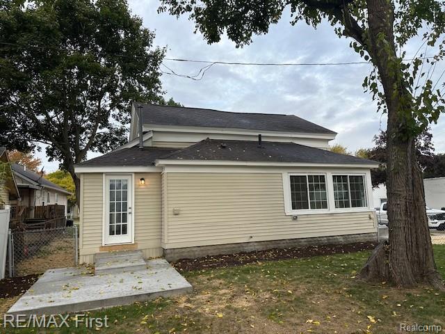 Builiding view five for 35487 Glover, Wayne, MI. 48184