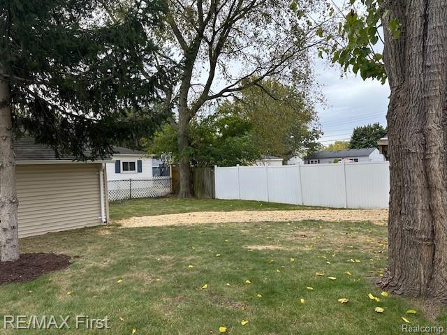 Builiding view seven for 35487 Glover, Wayne, MI. 48184