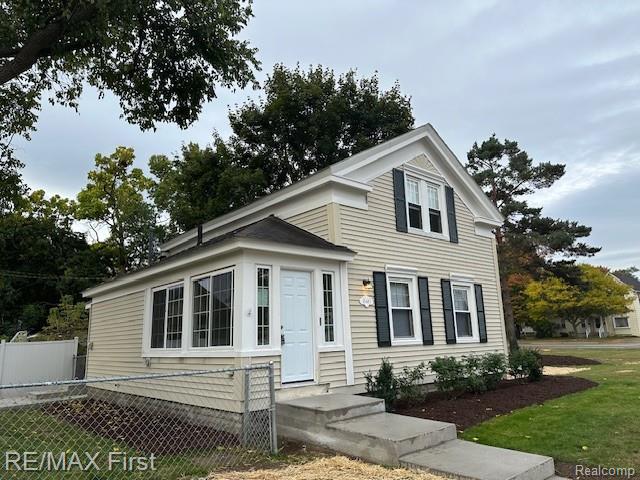 Builiding view three for 35487 Glover, Wayne, MI. 48184