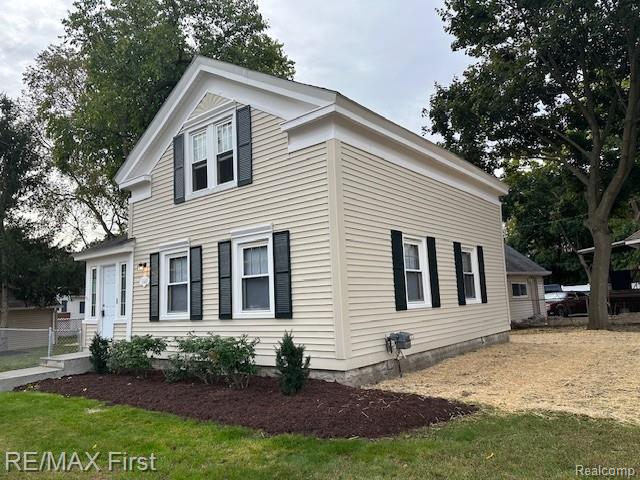 Builiding view two for 35487 Glover, Wayne, MI. 48184