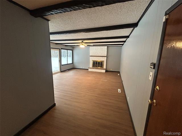 Builiding view eleven for 2425 Nerredia, Flint, MI. 48532