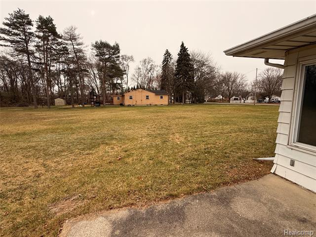 Builiding view forty five for 2425 Nerredia, Flint, MI. 48532