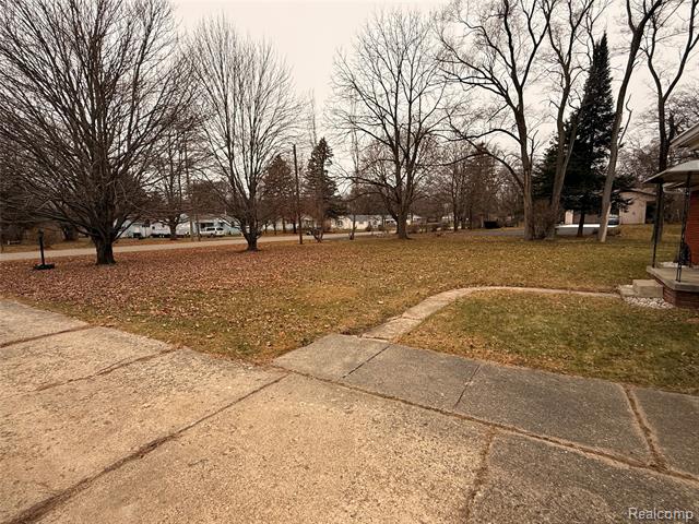 Builiding view forty nine for 2425 Nerredia, Flint, MI. 48532