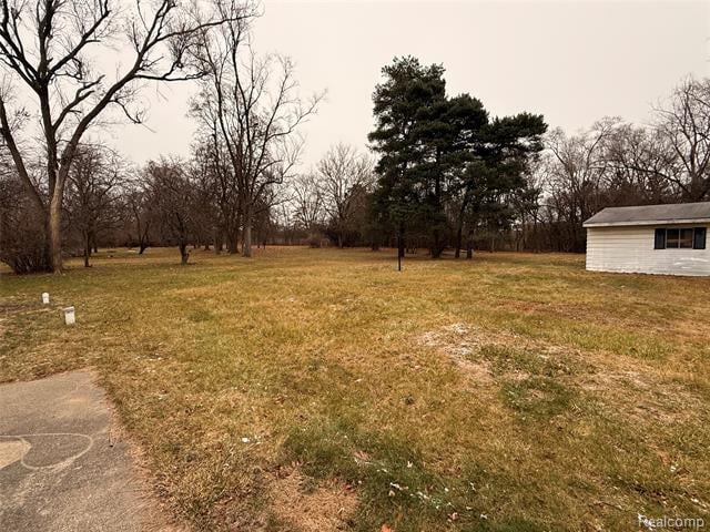 Builiding view forty seven for 2425 Nerredia, Flint, MI. 48532