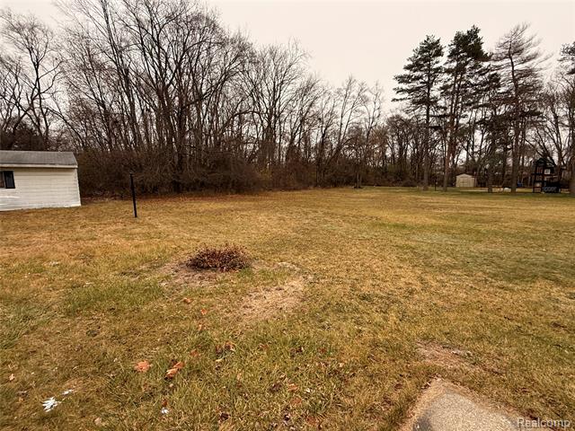 Builiding view forty six for 2425 Nerredia, Flint, MI. 48532