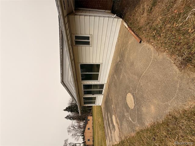 Builiding view forty three for 2425 Nerredia, Flint, MI. 48532