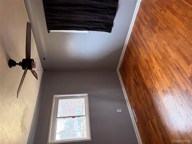 Builiding view nineteen for 2425 Nerredia, Flint, MI. 48532