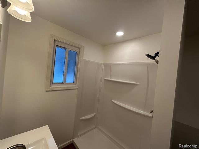 Builiding view seventeen for 2425 Nerredia, Flint, MI. 48532