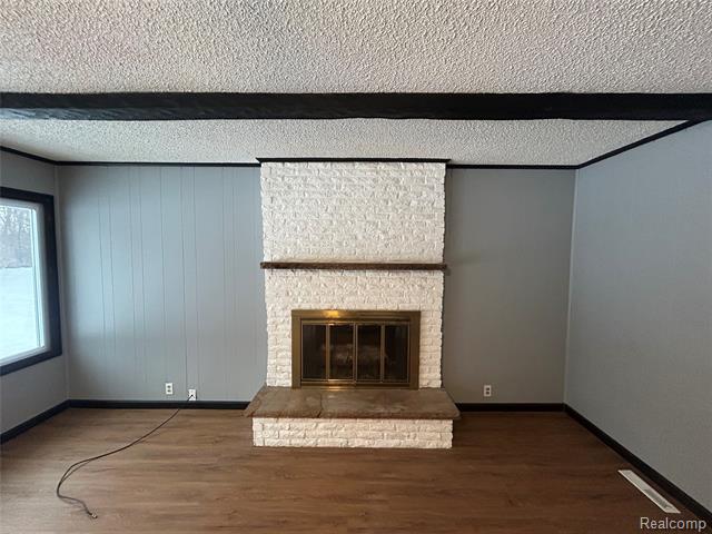 Builiding view ten for 2425 Nerredia, Flint, MI. 48532