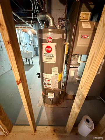 Builiding view thirty eight for 2425 Nerredia, Flint, MI. 48532