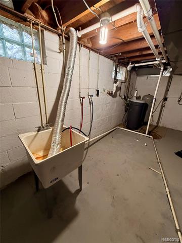 Builiding view thirty five for 2425 Nerredia, Flint, MI. 48532