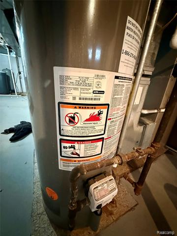 Builiding view thirty seven for 2425 Nerredia, Flint, MI. 48532