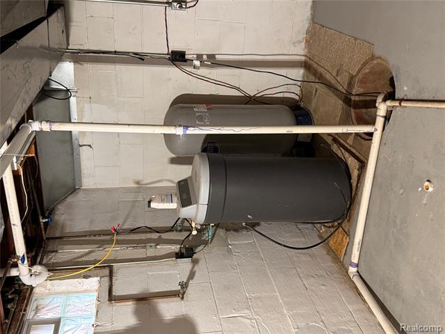 Builiding view thirty three for 2425 Nerredia, Flint, MI. 48532