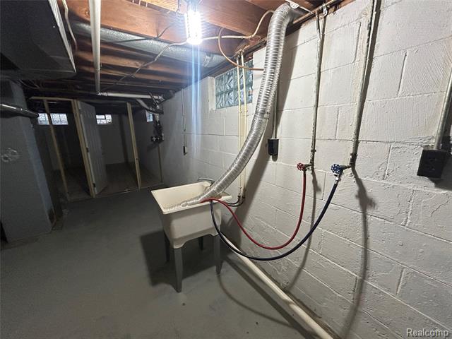 Builiding view thirty two for 2425 Nerredia, Flint, MI. 48532