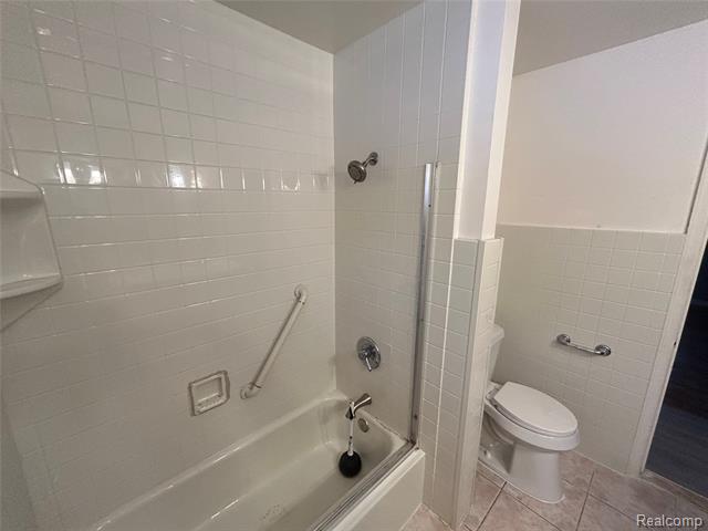 Builiding view twelve for 2425 Nerredia, Flint, MI. 48532