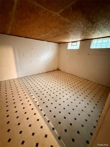 Builiding view twenty one for 2425 Nerredia, Flint, MI. 48532