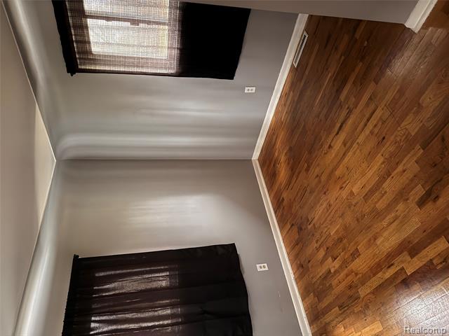 Builiding view twenty for 2425 Nerredia, Flint, MI. 48532