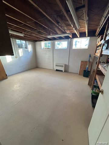 Builiding view eighteen for 921 Saginaw, Vassar, MI. 48768