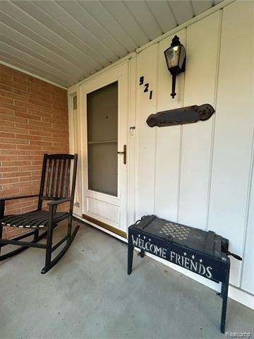 Builiding view one for 921 Saginaw, Vassar, MI. 48768