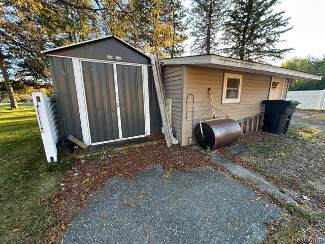 Builiding view twenty one for 921 Saginaw, Vassar, MI. 48768