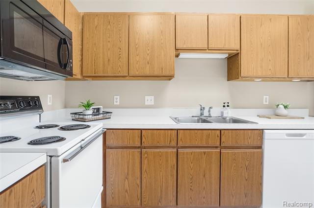 Builiding view eleven for 62512 Raleigh, South Lyon, MI. 48178