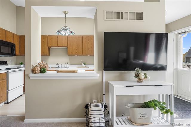 Builiding view fifteen for 62512 Raleigh, South Lyon, MI. 48178