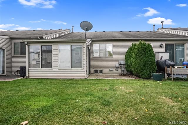 Builiding view forty for 62512 Raleigh, South Lyon, MI. 48178