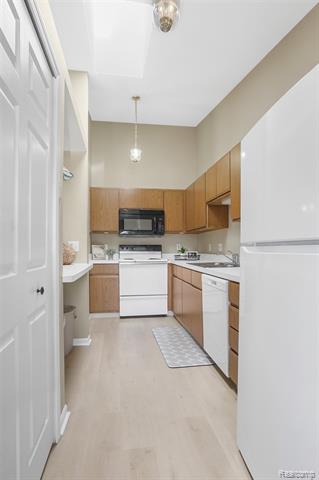 Builiding view nine for 62512 Raleigh, South Lyon, MI. 48178