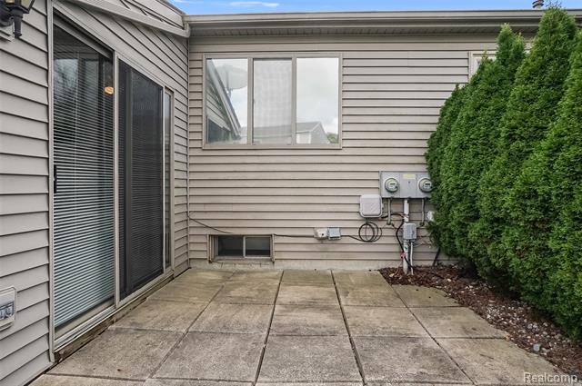 Builiding view thirty nine for 62512 Raleigh, South Lyon, MI. 48178