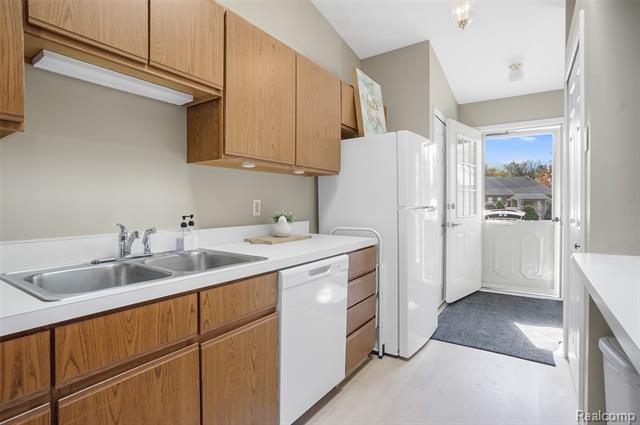 Builiding view twelve for 62512 Raleigh, South Lyon, MI. 48178