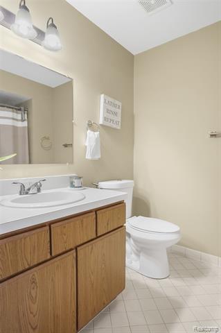 Builiding view twenty two for 62512 Raleigh, South Lyon, MI. 48178