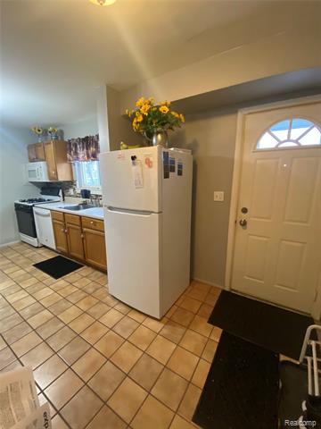 Builiding view seven for 20813 Washington Street, Roseville, MI. 48066