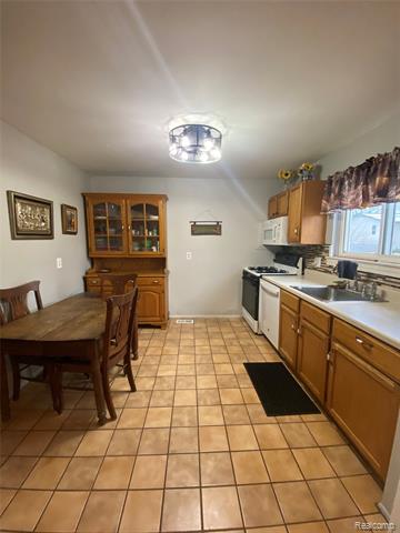 Builiding view six for 20813 Washington Street, Roseville, MI. 48066