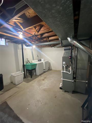 Builiding view twenty three for 20813 Washington Street, Roseville, MI. 48066