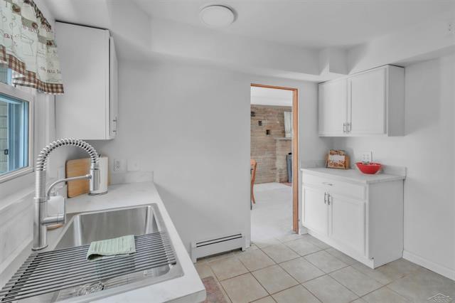 Builiding view fourteen for 1829 Handley, Saginaw, MI. 48602