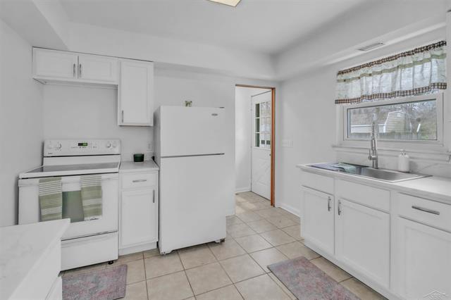 Builiding view thirteen for 1829 Handley, Saginaw, MI. 48602