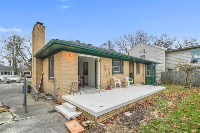 Builiding view three for 1829 Handley, Saginaw, MI. 48602