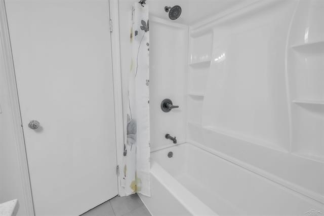 Builiding view twelve for 1829 Handley, Saginaw, MI. 48602